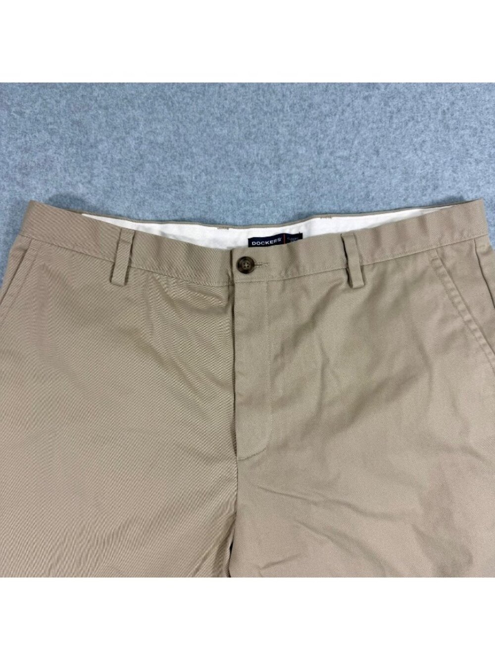 Dockers Classic Fit Men’s Khaki Pants 38x30 Beige Flat Front Chino Cotton Blend - Picture 1 of 9